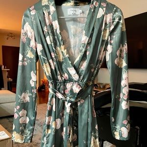 NA-KD Deep V-neck Floral Satin Romper / Playsuit in a Perfect Condition!